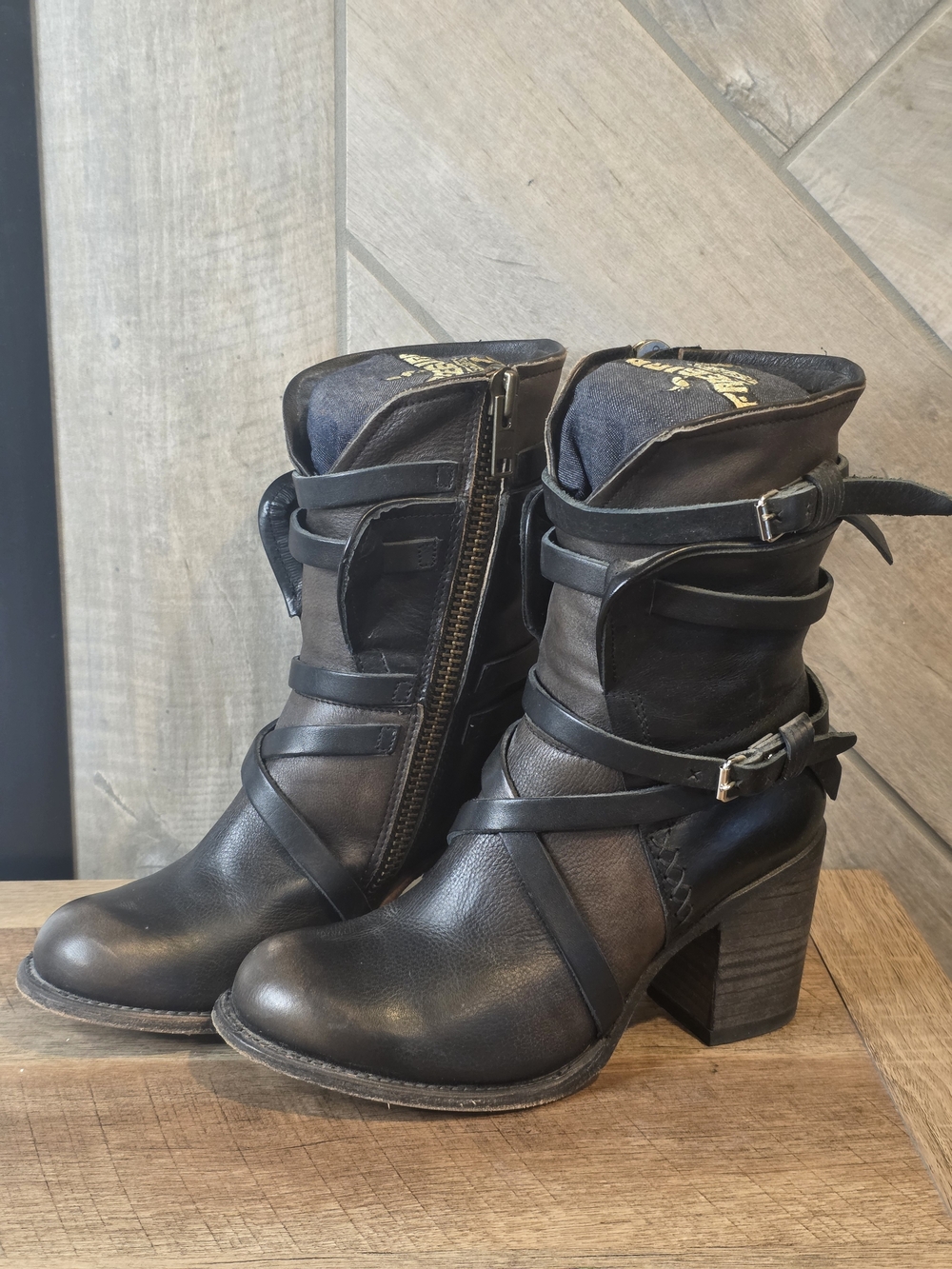 Freebird " Baker" Ankle Boots size 8 - Picture 2 of 7